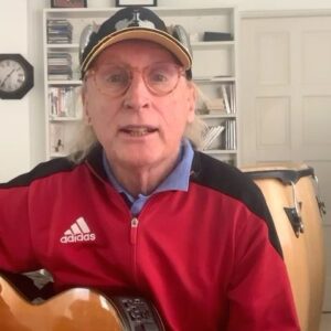 Otto Waalkes Instagram - Liebe Freundinnen, liebe Freunde!
Vielleicht habt ihrs schon gehört – wenn nicht, dann sollt ihr es von meiner Gitarre erfahren…

Ich will euch gern noch so viel sagen – aber absagen will ich eigentlich nix.
Trotzdem können wir die Tournee dieses Jahr leider nicht machen, hat der Verlag entschieden.
Endlich darf ich wieder was für euch singen – und dann ausgerechnet sowas.
 
Eure Tickets könnt ihr ab Montag da zurückgeben, wo ihr sie gekauft habt, dann kriegt ihr natürlich das Geld zurück.
 
Wir sehn uns wieder, wenn wir wieder unbeschwert zusammen singen können.
Holdrio
Euer ott0
