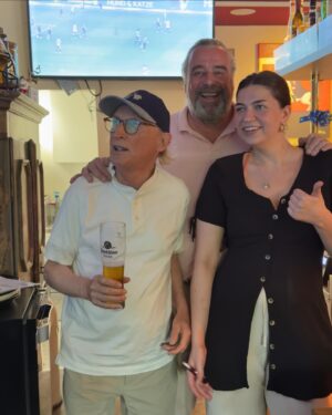 Otto Waalkes Instagram - Schaue Fußball bei meinem Freund Koppi im Don Antonio.