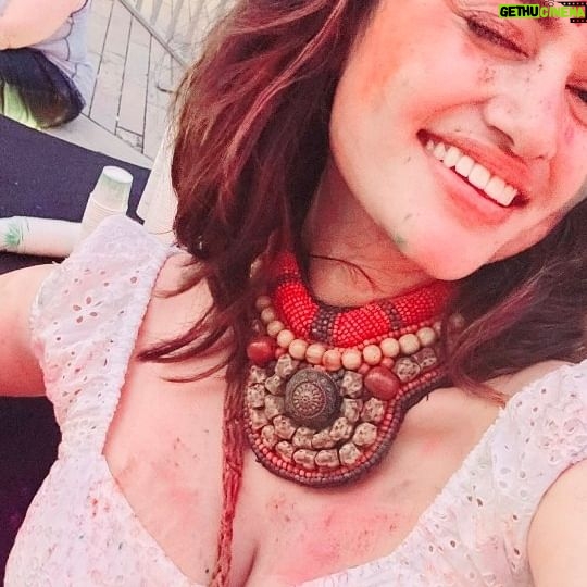 Oviya - 123.7K Likes - #happyholi