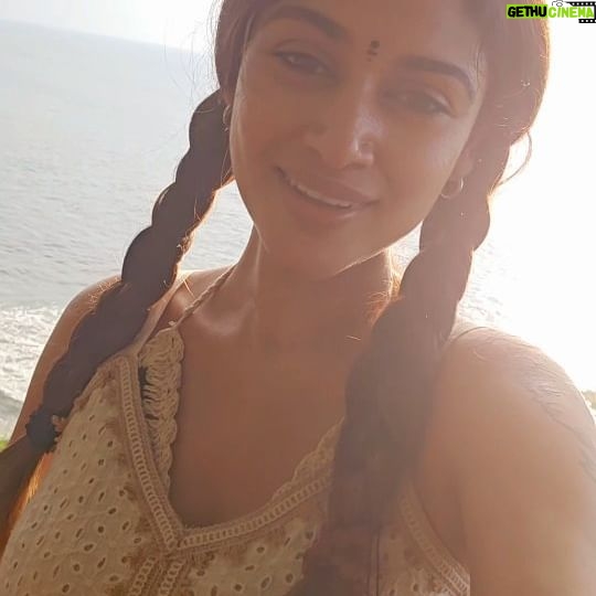 Oviya - 70.8K Likes - #nature #beauty #loveyourself