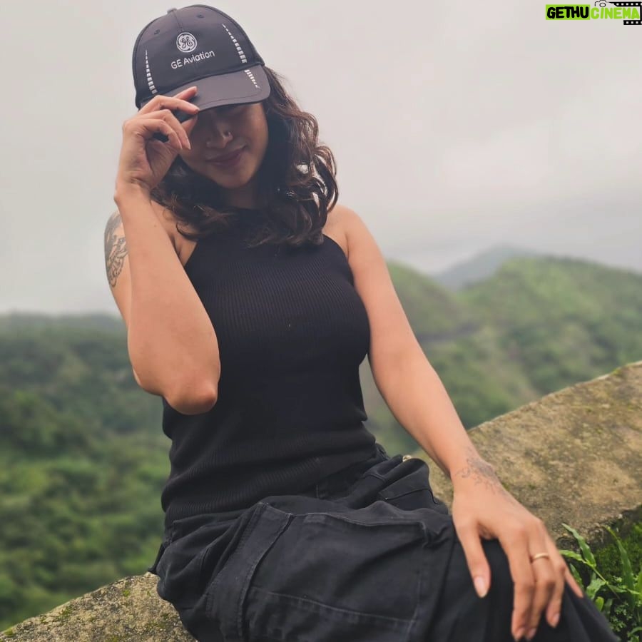 Oviya - 36.8K Likes - 💞