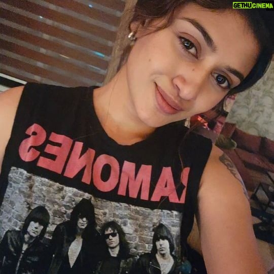 Oviya - 44.7K Likes -
