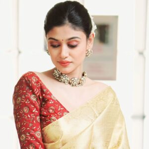 Oviya Instagram - Happy Onam everyone 💓