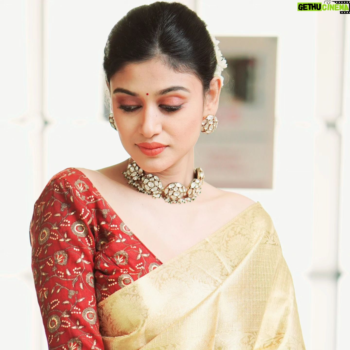 Oviya - 40.8K Likes - Happy Onam everyone 💓
