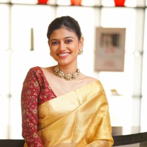 Oviya Instagram - Happy Onam everyone 💓