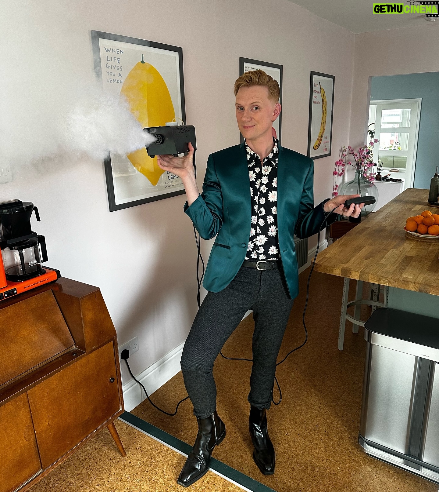 Owain Wyn Evans - 1.8K Likes - Thrilled to announce that I have located the world’s most bijou smoke machine just in time for the Bank Holiday weekend ✨ 😂
A gift from @kimberleymetcalfe and @cadait many moons ago which has proved very popular over the years, as one can imagine 💅🏻 💨