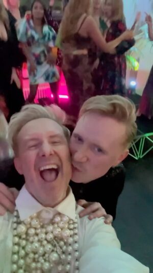 Owain Wyn Evans Instagram - THE BEST NIGHT!!! Happy Birthday @owainwynevans ! A room filled with love, laughter and gorgeous humans! 🙌🏻❤️ PENBLYDD HAPUS CARIAD XX 

💁🏼‍♂️ @owainwynevans 
💡 @party.propsbyjess 
🎈 @__thepartyplanner__ 
⛪️ @norwegianchurch 

#penblyddhapus #happybirthday