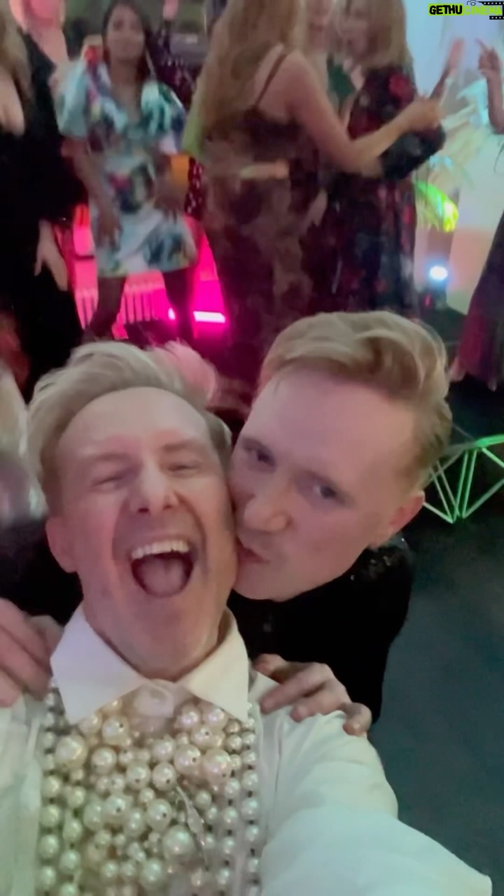 Owain Wyn Evans - 3.4K Likes - THE BEST NIGHT!!! Happy Birthday @owainwynevans ! A room filled with love, laughter and gorgeous humans! šš»ā¤ļø PENBLYDD HAPUS CARIAD XX
šš¼āāļø @owainwynevans
š” @party.propsbyjess
š @__thepartyplanner__
āŖļø @norwegianchurch
#penblyddhapus #happybirthday