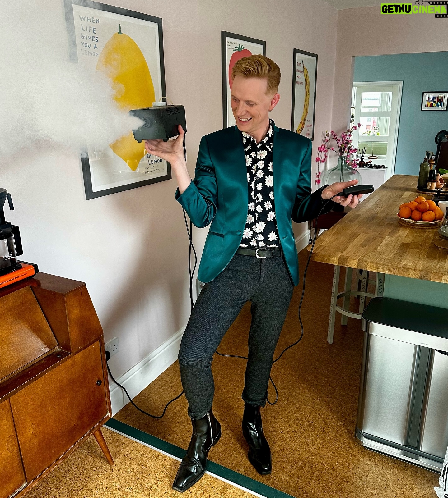 Owain Wyn Evans - 1.8K Likes - Thrilled to announce that I have located the world’s most bijou smoke machine just in time for the Bank Holiday weekend ✨ 😂
A gift from @kimberleymetcalfe and @cadait many moons ago which has proved very popular over the years, as one can imagine 💅🏻 💨