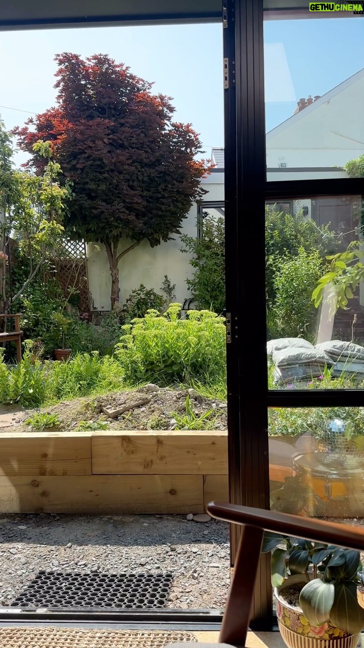 Owain Wyn Evans - 2K Likes - Wow even the mound of soil and bags of slate in the garden look a bit nicer in this sunshine! š š³
What a stunning day āļø We always try to bring light and brightness into whatever home weāve been in and whatever the weather!
A favourite here is the cutesy light tunnel in the upstairs hallway. It gives me very ahoy sailor nautical vibes and brings in so much lightā“ļø š
š»
Next task- the garden!
.
.
.#renovation #ukhomereno #interiordesign #interiordecor