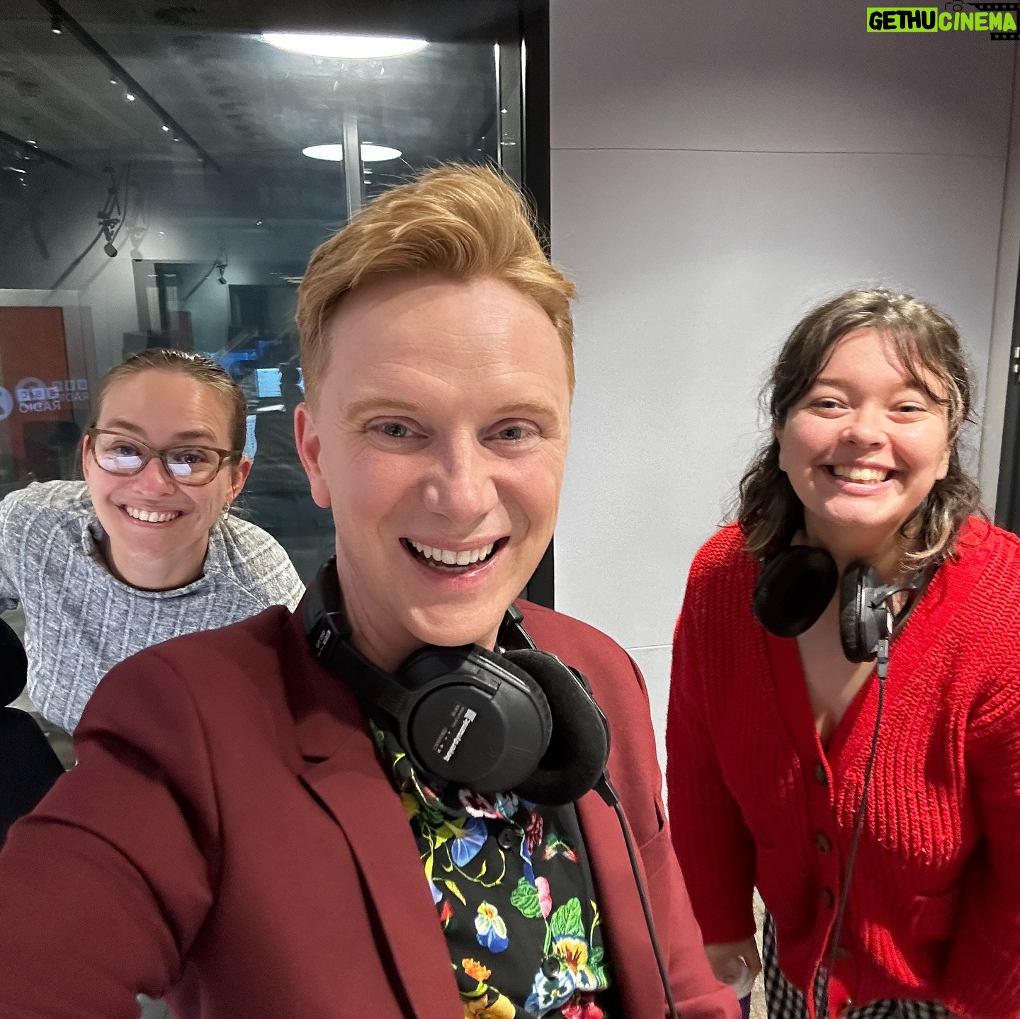 Owain Wyn Evans - 2.4K Likes - A carousel of recent goings on through the selfie lens.
1 Girls Aloud prinks
2 Dr Date Night
3 Care Bear
4 Broadcasting Boudoir babes
5 DIY
6 Great angle for her, not for me!
🥰🥰
