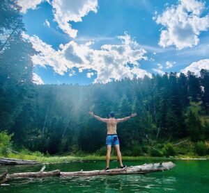 Owain Yeoman Instagram - Our natural world is a place of breathtaking beauty. Let’s take better care of it so generations after us can also marvel at and enjoy its splendor! #nature #climatechangeisreal #climatechange #travel #beauty #naturephotography #naturelovers #lakewade #blueskies #lake #lakelife #splendid_earth #ourplanetdaily #planet #naturelover #water #forest #trees #secretplace photo credit: @gigiyeoman