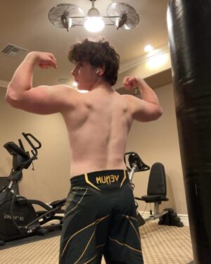 Owen Atlas Instagram - One week into the #75hard and I’m feeling #great 
#littleevil #owenatlas #75hardchallenge #gym #boxing #training