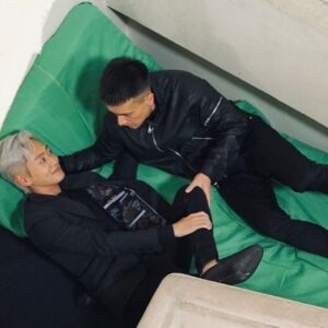 Owen Cheung Instagram - 約埋班friend去旅行三人合照
已經俾佢兩個post晒😂

唯有post舊相😂

#三四年前啦
#約埋班friend去旅行
#反黑路人甲