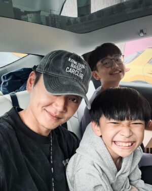 Owen Cheung Instagram - My family day ☺️

有個小朋友著左件畫毛衛衣同褲
背隻出哂汗😂