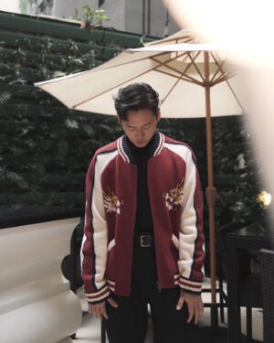 Owen Cheung Instagram - 年初一祝大家行運一條龍
男既繼續靚仔
女既既繼靚女
大家都繼續靚仔靚女🥳

第一次係花市買桃花
好好玩☺️

#新年好開心
#屋企唯一一件紅色衫
