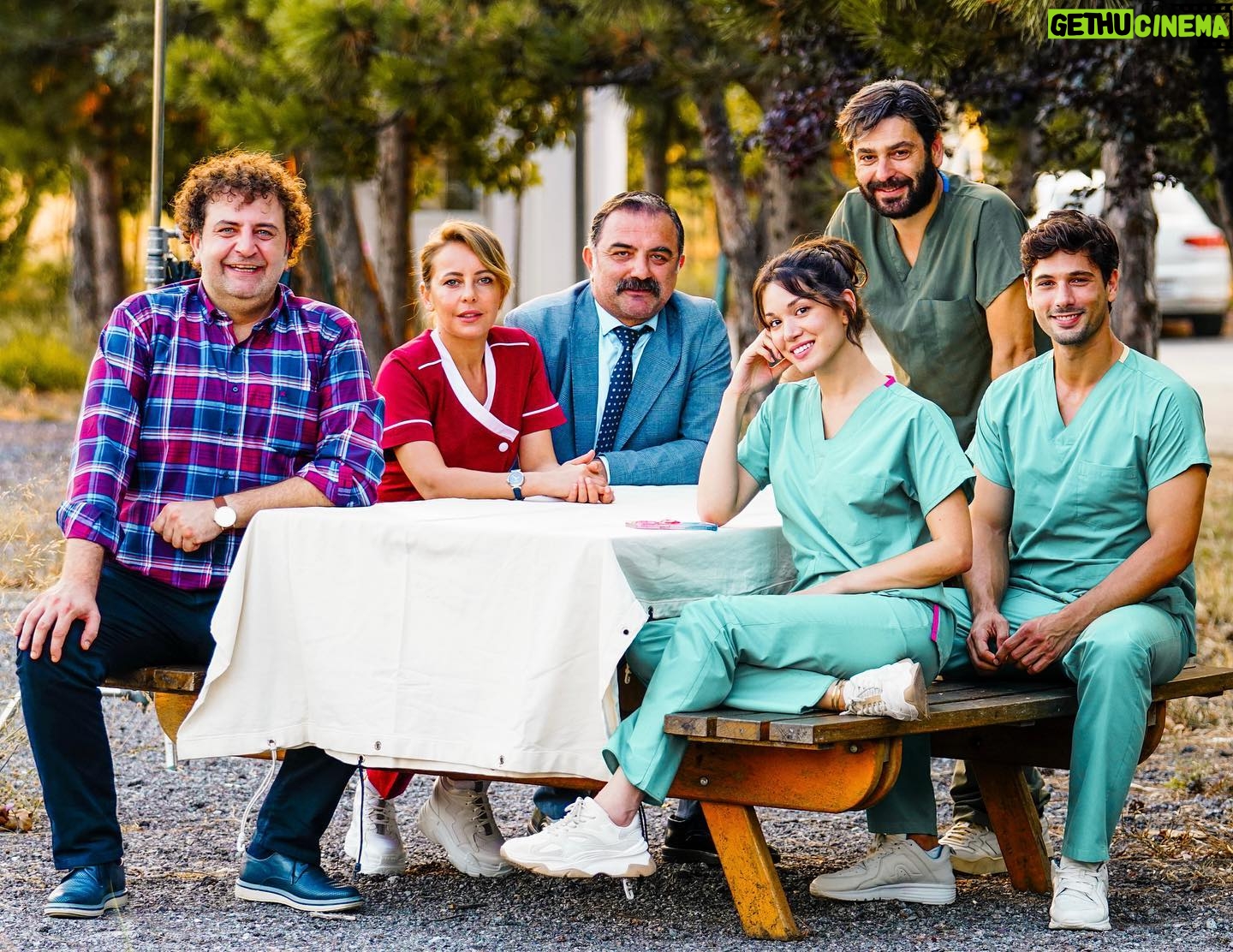 Ozan Akbaba - 52.2K Likes - #KasabaDoktoru 2. Sezonu yakında @trt1 ‘de. / #Foto @sercansamanci