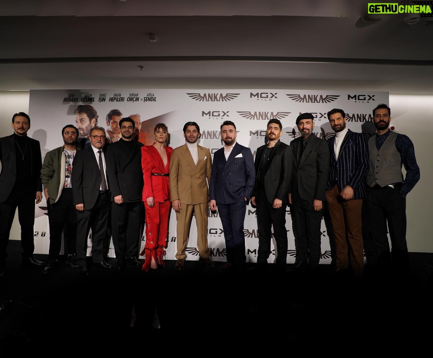 Ozan Akbaba - 74K Likes - @ankafilm Filmimiz nihayet vizyonda. Güzel bir film yaptık, umuyorum ki siz değerli sinema severler de beğeneceksiniz.
Müthiş menajerim @aycacinkitaskardes ve başta Neslihan olmak üzere tüm ekibine teşekkür ederim.
Bu güzel kombin için @melikkam ‘a çok teşekkür ederim.
@musvikguluzade @buketakbaba @slymnmrtzdmr Başta olmak üzere tüm teknik ekibe ve oyuncularımıza çok teşekkür ederim. Türk sinemasına harika bir film hediye ettiniz. Harikasınız.
ANKA SİNEMALARDA!