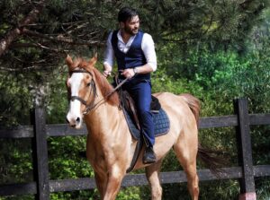 Ozan Akbaba Instagram - “At ayağı çabuk, ozan dili çevik olur.”