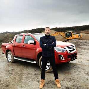 Ozan Güven Instagram - Heybetli olan arkamdaki.. @isuzudmaxtr #özgüvenidnasında