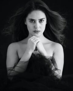 Actress Özgül Sağdıç HD Instagram Photos and Wallpapers April 2024