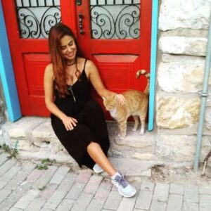 Özgül Sağdıç Instagram - Yine kapılar...