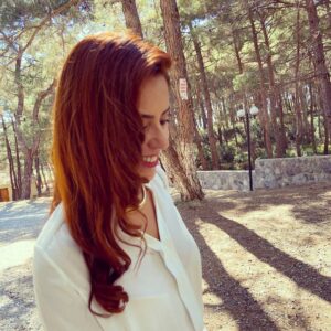 Özgül Sağdıç Instagram - Her zaman yolda beni meraklandıran şeyler olur. Gitmemek görmemek olmaz elbette 🙂