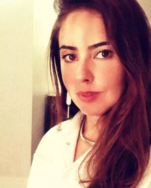 Özgül Sağdıç Instagram - #gölge #ışık varsa vardır... 
Her yer düz olsaydı derinlik olmazdı.💫