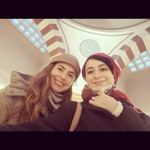 Özgül Sağdıç Instagram - Aidiyet hissi çok kıymetli bir his🧡 Şükran doluyum her anıma. Yeni yılda her günümüz böyle olsun inşallah🙏