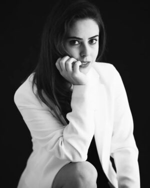 Özgül Sağdıç Instagram - 🖤
.
.
.
Photographer @serhatakavci
@happpy.co 

#photography #style #blackandwhite 
#moon