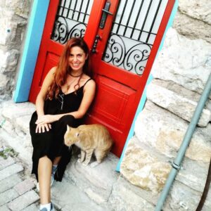 Özgül Sağdıç Instagram - Yine kapılar...