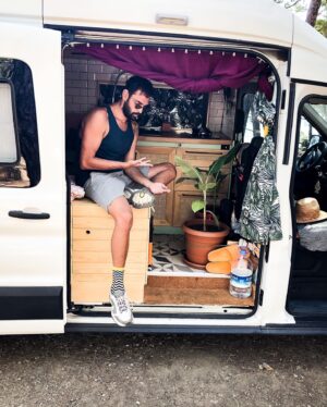 Özgün Çoban Instagram - Homesick.... @aylakaraa 🥹🧡
#vanlife #karavan #doğa