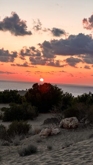 Özgün Çoban Instagram - Muhteşem gün batımı 🏜️

#sunset #sanddunes #patara #travellercouple #amazingnature