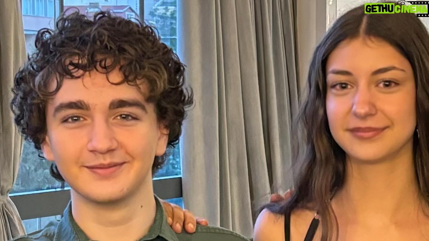 Özgür Ege Nalcı - 5.1K Likes - Dilara ablamın ve Levent abimin nikahında… Tozkoparan’daki güzel insanlarla buluştuk ve çok mutlu olduk.. 😎