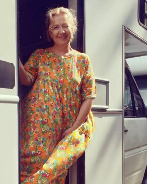 Özlem Çakar Instagram - Eylulun huznune ragmen..🌼🐞
📷 @lahana.bebek
#sethalleri🎬 #karavangünlükleri #kızılcıkşerbeti #işlergüçler #positivevibes #loveisallyouneed