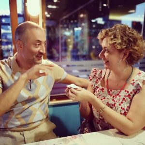 Özlem Çakar Instagram - For better or worse..💜 Happy anniversary 💑
#partnersincrime #husbandandwife #loveisallweneed