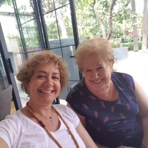 Özlem Çakar Instagram - Canimin ici,guzel annem..saglikli,neseli ve birlikte oldugumuz nice sahane yillarin olsun💜⭐ #happybirthdaymom 
#likemotherlikedaughter