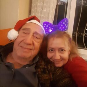 Özlem Çakar Instagram - Su an evcek hasta oldugumuzdan, anlik foto koyamiyorum. Dilegim oncelikle ve her zaman SAGLIK tabii ki🙏 sonra da gonlumuzden gecen,bizi mutlu eden ne varsa,bizim ve butunun hayrina gerceklesmesi. Zira hepimiz birbirimize bagliyiz aslinda🍭 2024 daha iyi bir yil olsun dilerim🙏🙋‍♀️