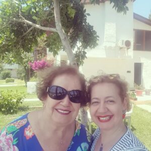 Özlem Çakar Instagram - Sevdiklerimizle gecirecegimiz,saglikli,huzurlu nice bayramlara..🙏
Eksigiz bu bayram ama saglik olsun,kisa ayriliklar olsun yeter ki @resmusyal 💜
#familycomesfirst #positivevibes #datcaligunler #iyibayramlar