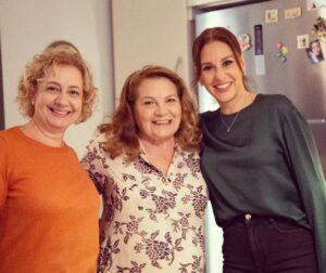 Özlem Çakar Instagram - Bugun basliyor dizimiz #kızılcıkşerbeti 🙂 
Umarim reytingi ve seyircisi bol olur🙏
#işlergüçler #yenidizi #yenimacera #positivevibes #onelifeliveit #loveisallweneed