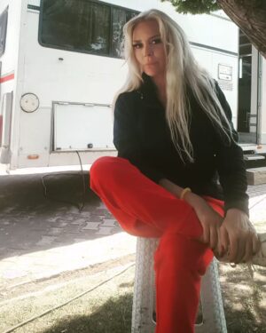Özlem Savaş Instagram - Karavan ağası😜