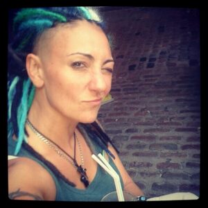 Özlem Tekin Instagram - Sac degil sacmalik bu benimkisi