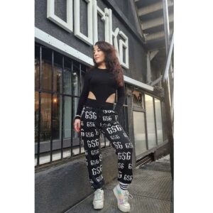 Özlem Ulukan Instagram - Bir rivayete göre hala parmakucunda böyle duruyormuşum ahahaha. Napıyosunuz bakiym?