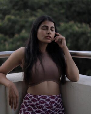 Paavana Gowda Instagram - Just capturing the mood .
Shot by @sharan_gc 
.
.
#actresspaavana #paavana