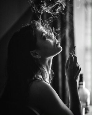 Paavana Gowda Instagram - Toxic!!
Captured @chidu.ln_portraits
Editing @kiran.venkataramanappa
.
.
.
.
PS : Neither i smoke nor do i drink .