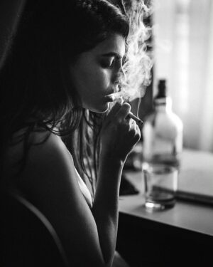 Paavana Gowda Instagram - Toxic!!
Captured @chidu.ln_portraits
Editing @kiran.venkataramanappa
.
.
.
.
PS : Neither i smoke nor do i drink .