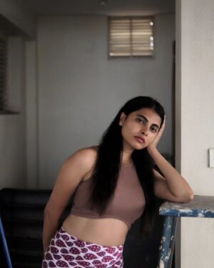 Paavana Gowda Instagram - In the age of AI, creating flawless images for all to admire, i hope my imperfect and uneven skin tones are still appropriate and make sense to u all .
Shot by @sharan_gc
#Alandimperfections