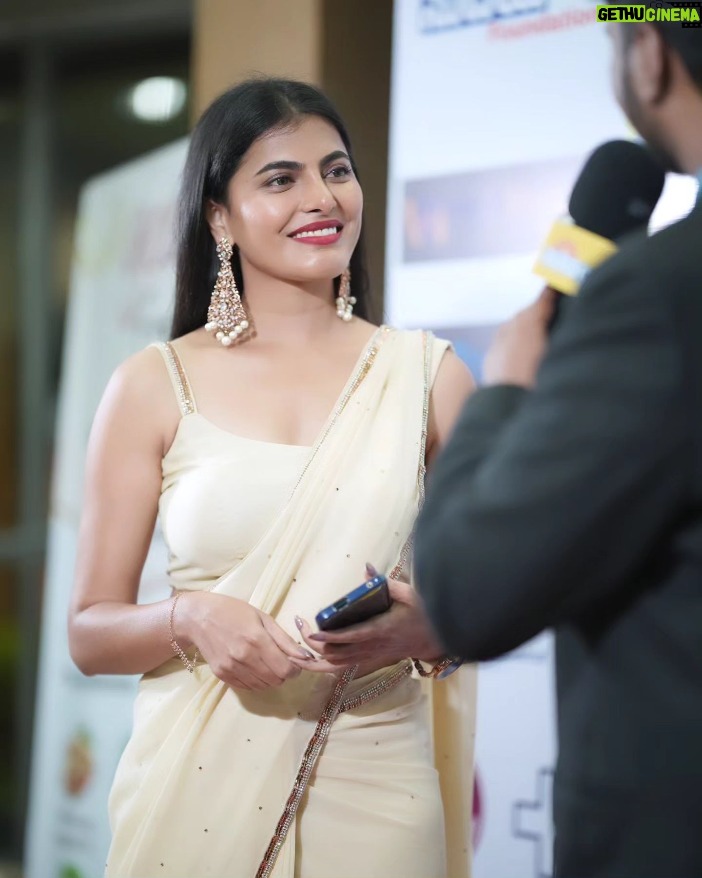 Paavana Gowda - 464 Likes - From @chitrasanthe event
Thank u @gk.shivanand_