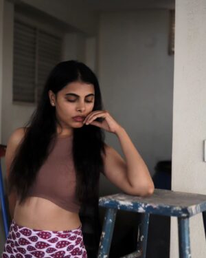 Paavana Gowda Instagram - In the age of AI, creating flawless images for all to admire, i hope my imperfect and uneven skin tones are still appropriate and make sense to u all .
Shot by @sharan_gc
#Alandimperfections