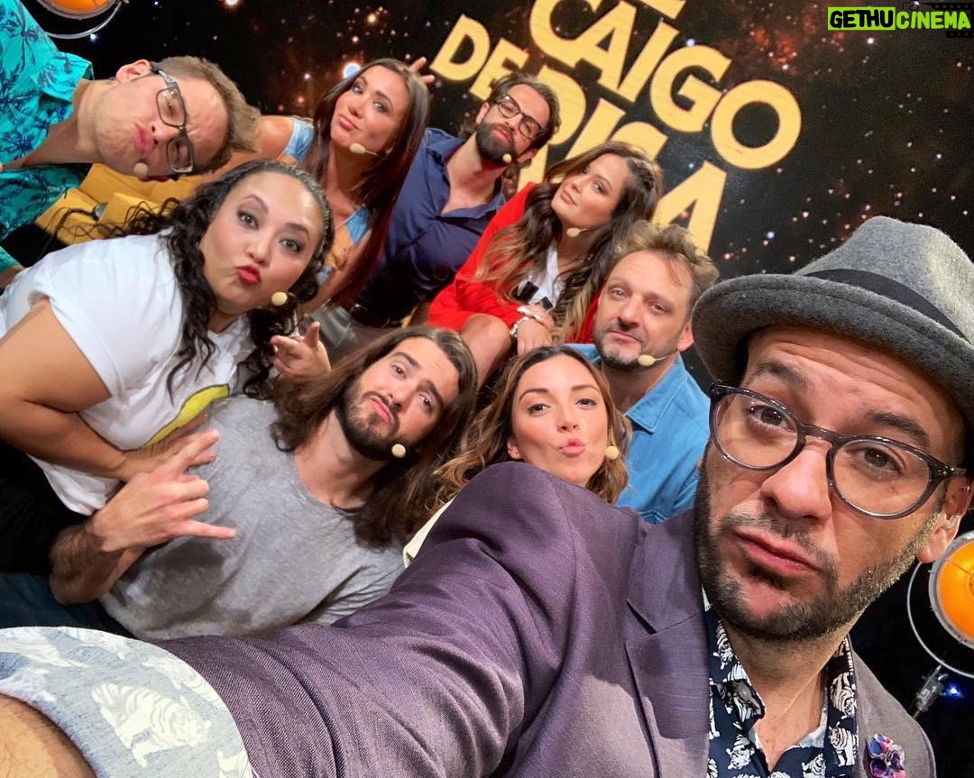 Pablo Lyle - 17.9K Likes - Foto mirrey con la Familia Disfuncional de @mecaigoderisaof
Faltaste @ricardomargaleff Te extrañé 🥰
¿Como se la pasaron?
